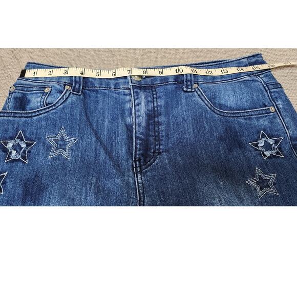 CJ Banks Classic Fit Capri Jeans featuring a star pattern Women's Size 6 - Picture 6 of 9
